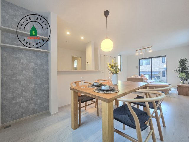 福岡市東区松崎3丁目第1-1棟（1号棟）の居間・リビング|キッチンからリビングをしっかり確認できます。家族の笑顔があふれる空間になりそうですね。