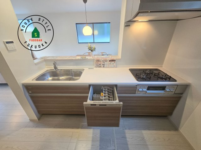 福岡市東区松崎3丁目第1-1棟（1号棟）のキッチン|キッチン。グリル・食器洗い乾燥機・浄水器も完備。