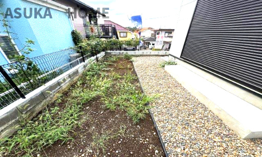神奈川県横浜市旭区本宿町 戸建ての庭|南側のお庭はガーデニングや家庭菜園に◎