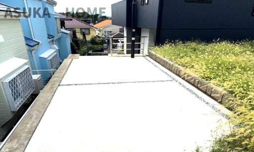 神奈川県横浜市旭区本宿町 戸建ての駐車場|障害物が少なくて駐車しやすそうです♪