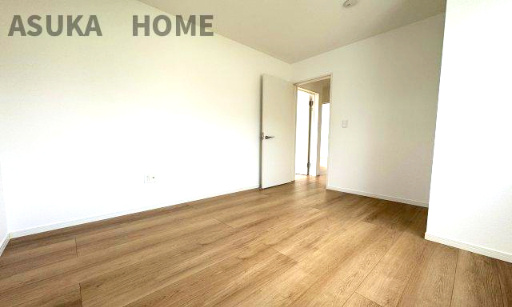 神奈川県横浜市旭区本宿町 戸建ての洋室|家族一人ひとりの大切なプライベート空間の居室。家具の配置のご相談は是非お任せください。