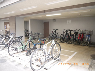 【その他共用部分】 | 建物内に、便利なバイク置場があります。