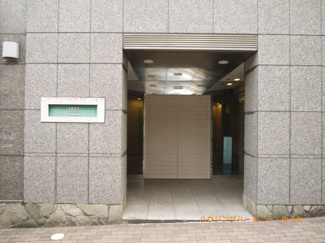 【エントランス】 | 大理石張りの清潔感あふれるエントランス。