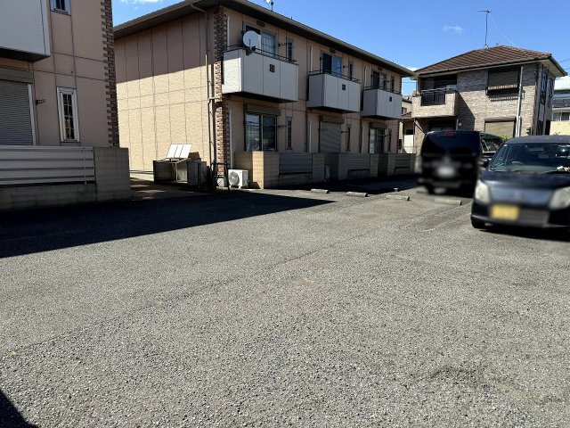 リヴェールの駐車場