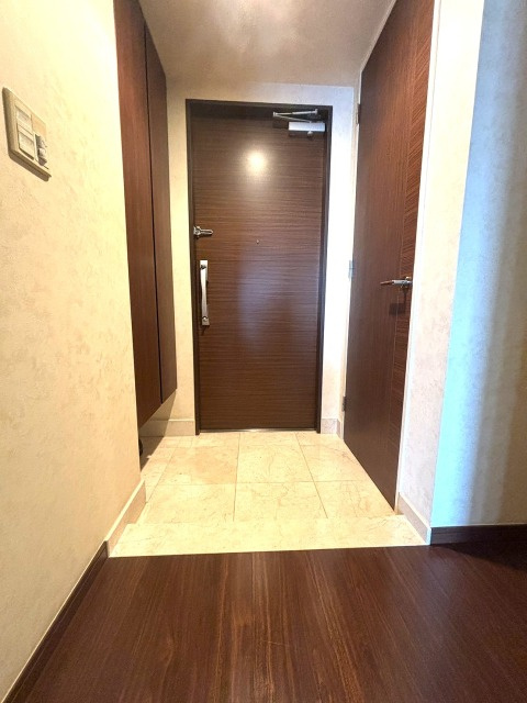 芝浦アイランドケープタワーの玄関|シューズインクローゼット0.5帖