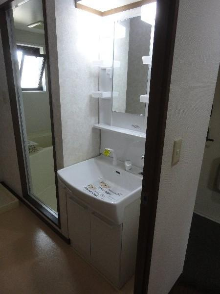 蔵下館の独立洗面台