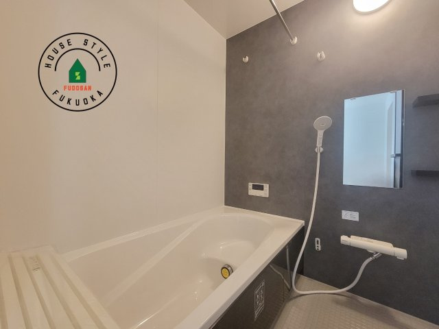 糟屋郡粕屋町大字江辻第6-1棟（1号棟）の浴室|1日の疲れを癒してくれる広々バスルーム。雨の日のお洗濯にも大活躍な浴室乾燥機付です！