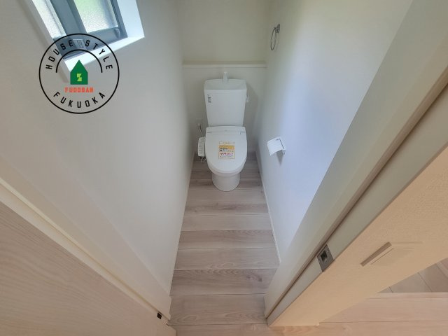 糟屋郡粕屋町大字江辻第6-1棟（1号棟）のトイレ|温水洗浄便座を完備しております。2ヶ所にトイレがあるのは朝の慌ただしい時間も安心です。