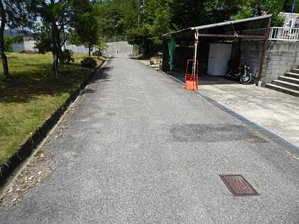 山県郡北広島町本地字明神山の前面道路含む現地写真