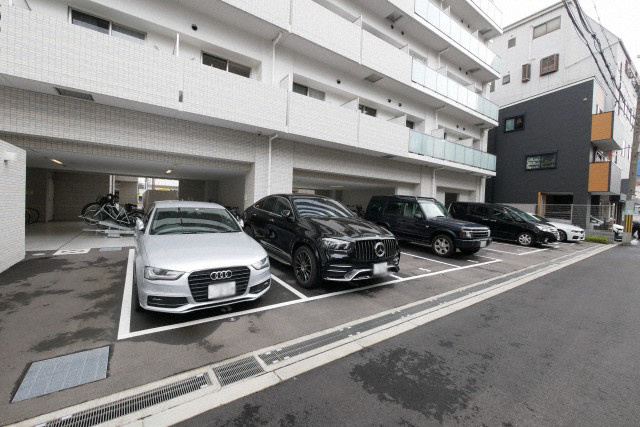 ＬａＤｏｕｃｅｕｒ九条の駐車場