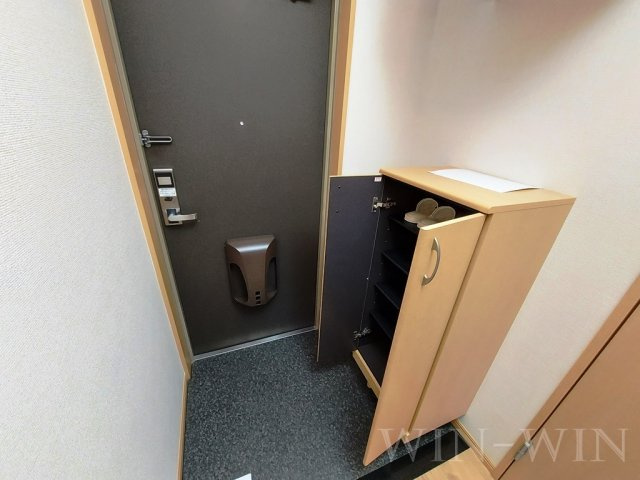 グランデール栄の玄関