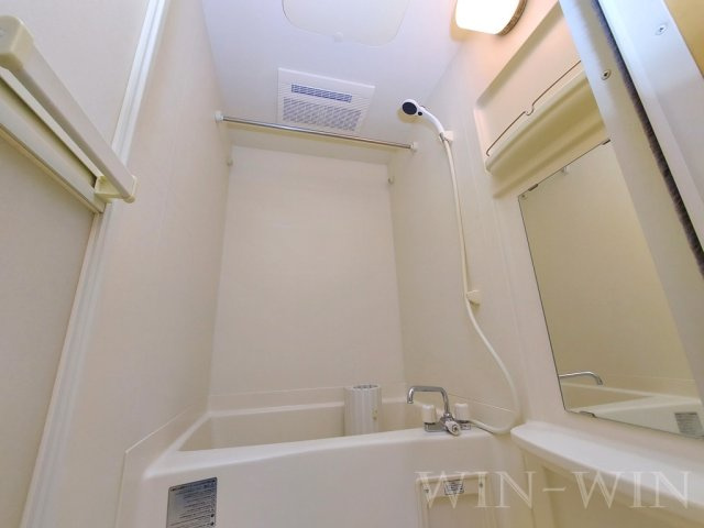 グランデール栄の浴室