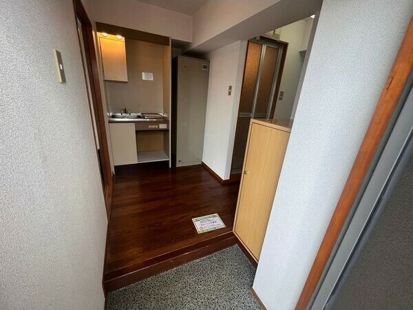 ハイツ千年の玄関