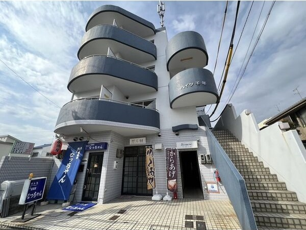 ハイツ千年の外観