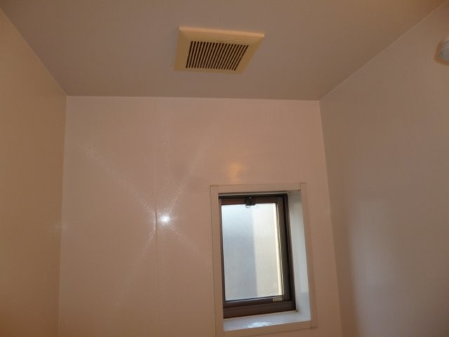 メゾンデラＷ　Ｂの浴室|浴室窓・換気扇