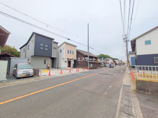 【前面道路含む現地写真】