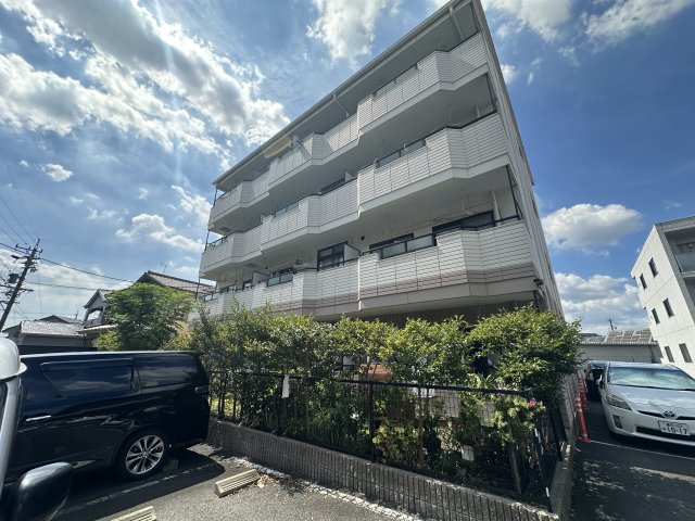 グランドール美山の外観