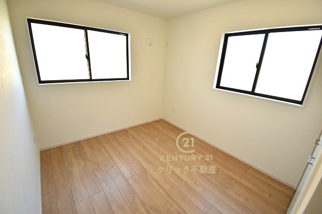 Terrace　水戸市姫子　1期 　限定1棟！の洋室|採光バッチリ・通風良好です。
たっぷり差し込む陽光がお部屋を明るく照らします！