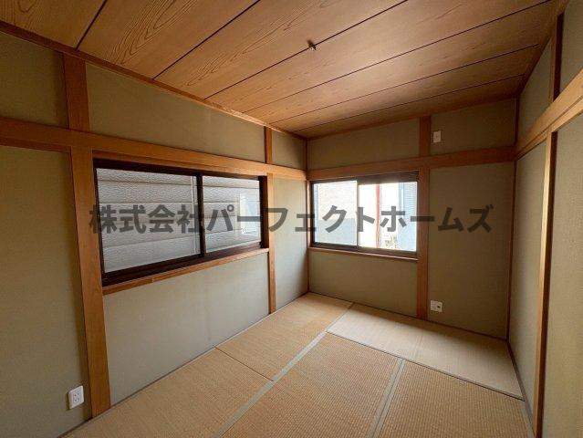 池田1丁目戸建　賃貸の和室|落ち着いた雰囲気の和室付きです