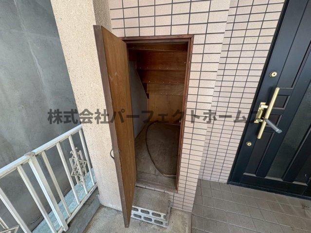 池田1丁目戸建　賃貸の収納|たっぷりとした収納スペースです