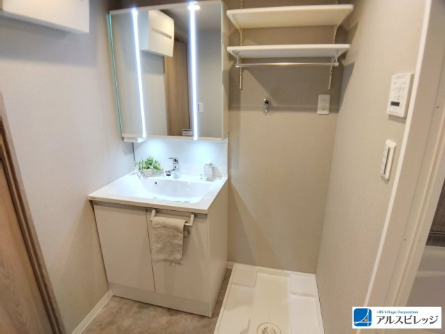 志木ニュータウン南の森弐番街8号棟の独立洗面台