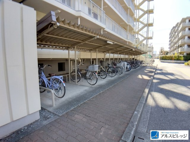 志木ニュータウン南の森弐番街8号棟の駐輪場