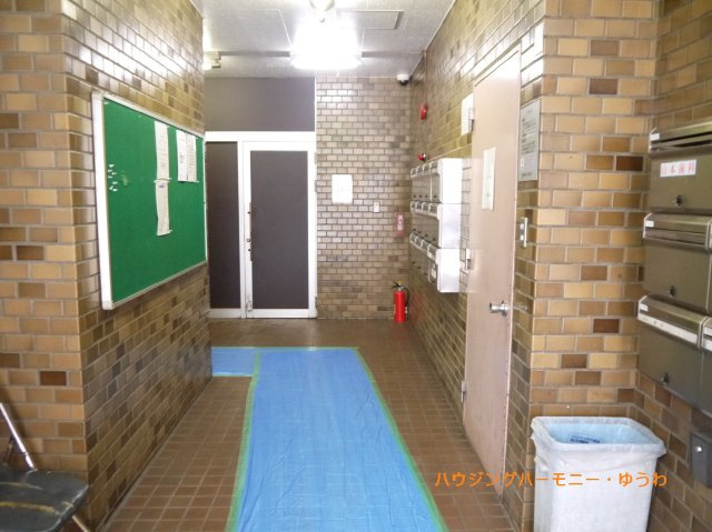 【その他共用部分】 | 橋本コーポラス | タイル調のエントランス内となります。