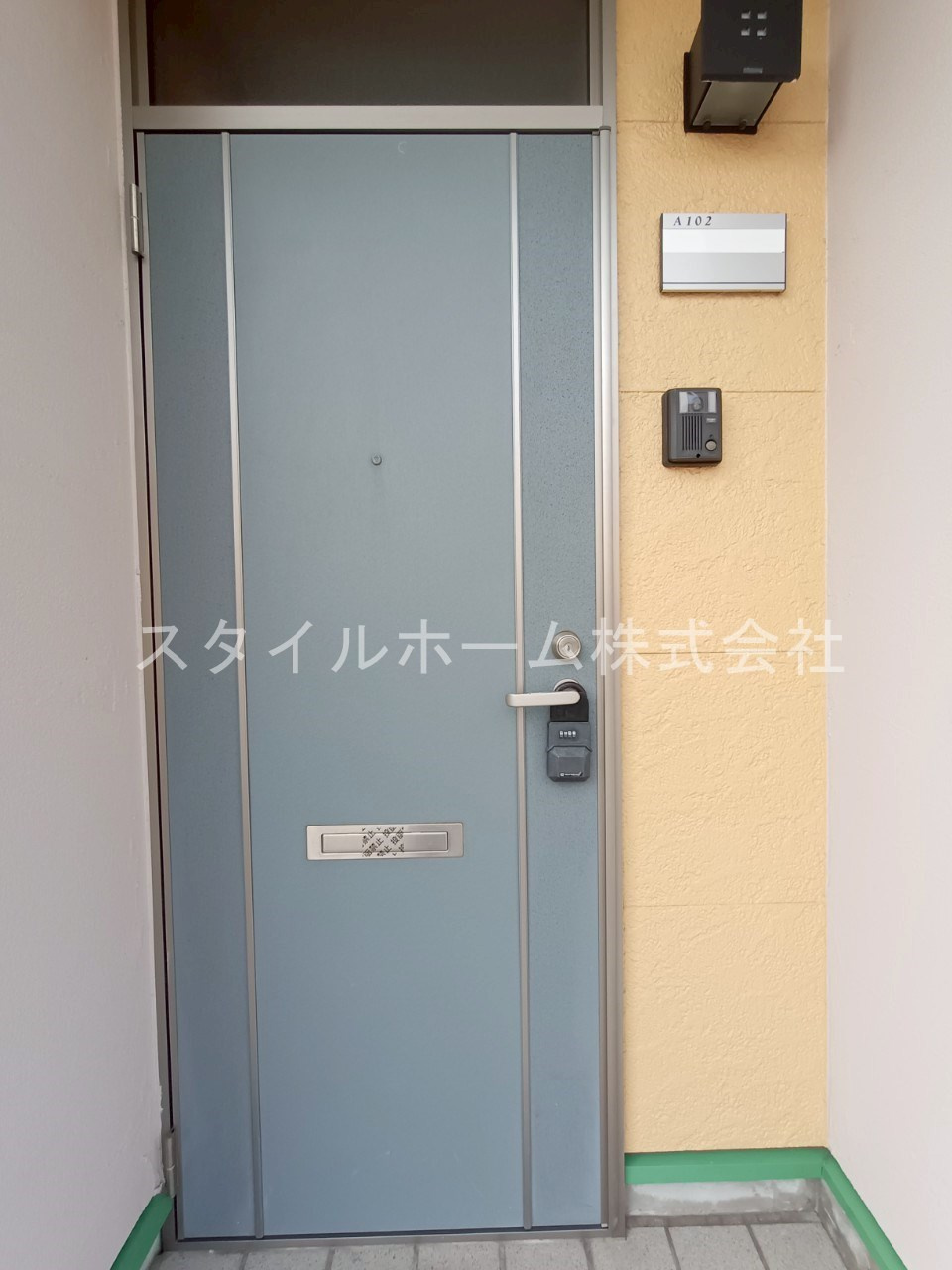 キャプリコーンエス　Ą棟の玄関