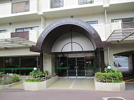 己斐本町CO-OPマンションのエントランス