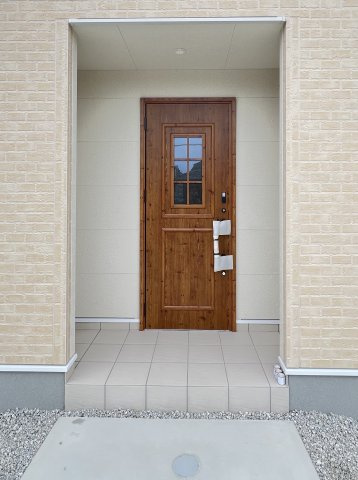 桜井市大字浅古全２棟の玄関