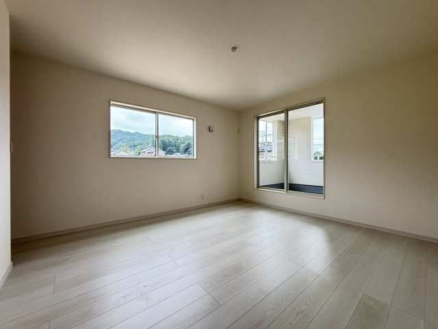 桜井市大字浅古全２棟の寝室|9帖の寝室です。キングサイズのベッドも楽々置けます。