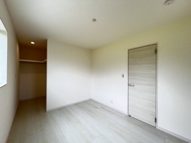 桜井市大字浅古全２棟の洋室|6帖の洋室、ウォークインクローゼット付きです。