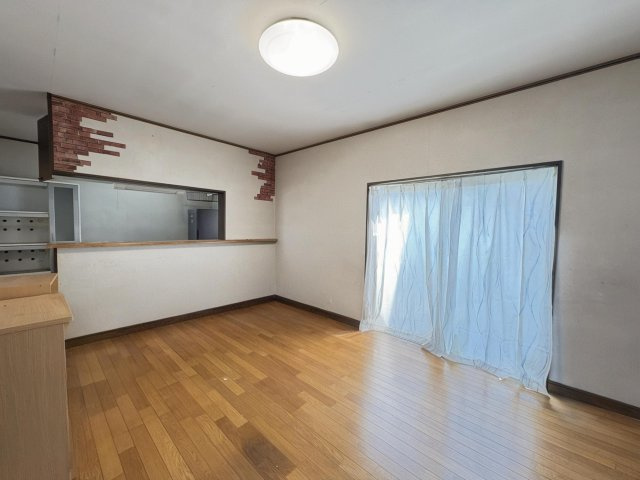 橿原市土橋町の居間・リビング|ＬＤＫ14帖　明るく開放的な空間です♪