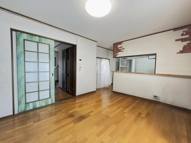 橿原市土橋町の居間・リビング|団らんに嬉しい対面式キッチンのＬＤＫ