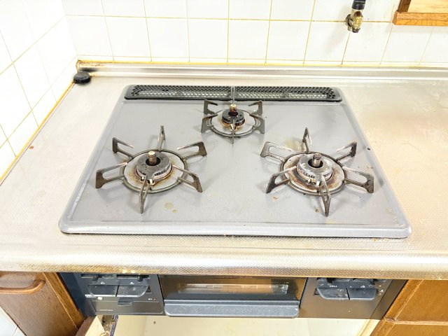 橿原市土橋町のキッチン|３口ガスコンロ