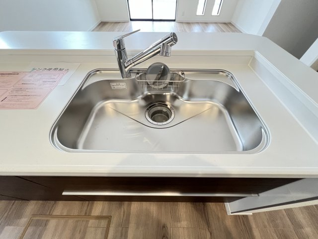 桜井市大字浅古全２棟のキッチン|綺麗なステンレスシンク