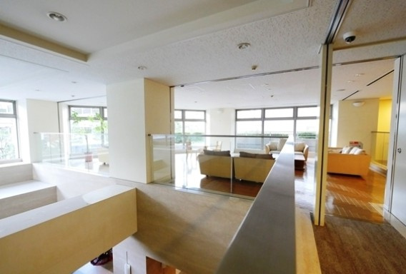 ローレルコート新宿タワーのロビー