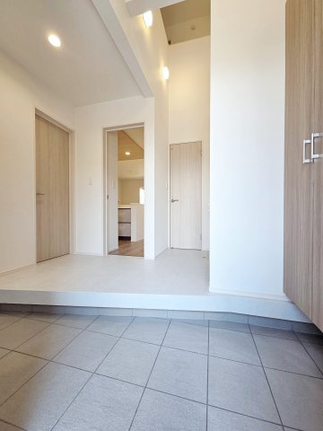 【玄関】 | 知多市八幡汐海道　2号棟