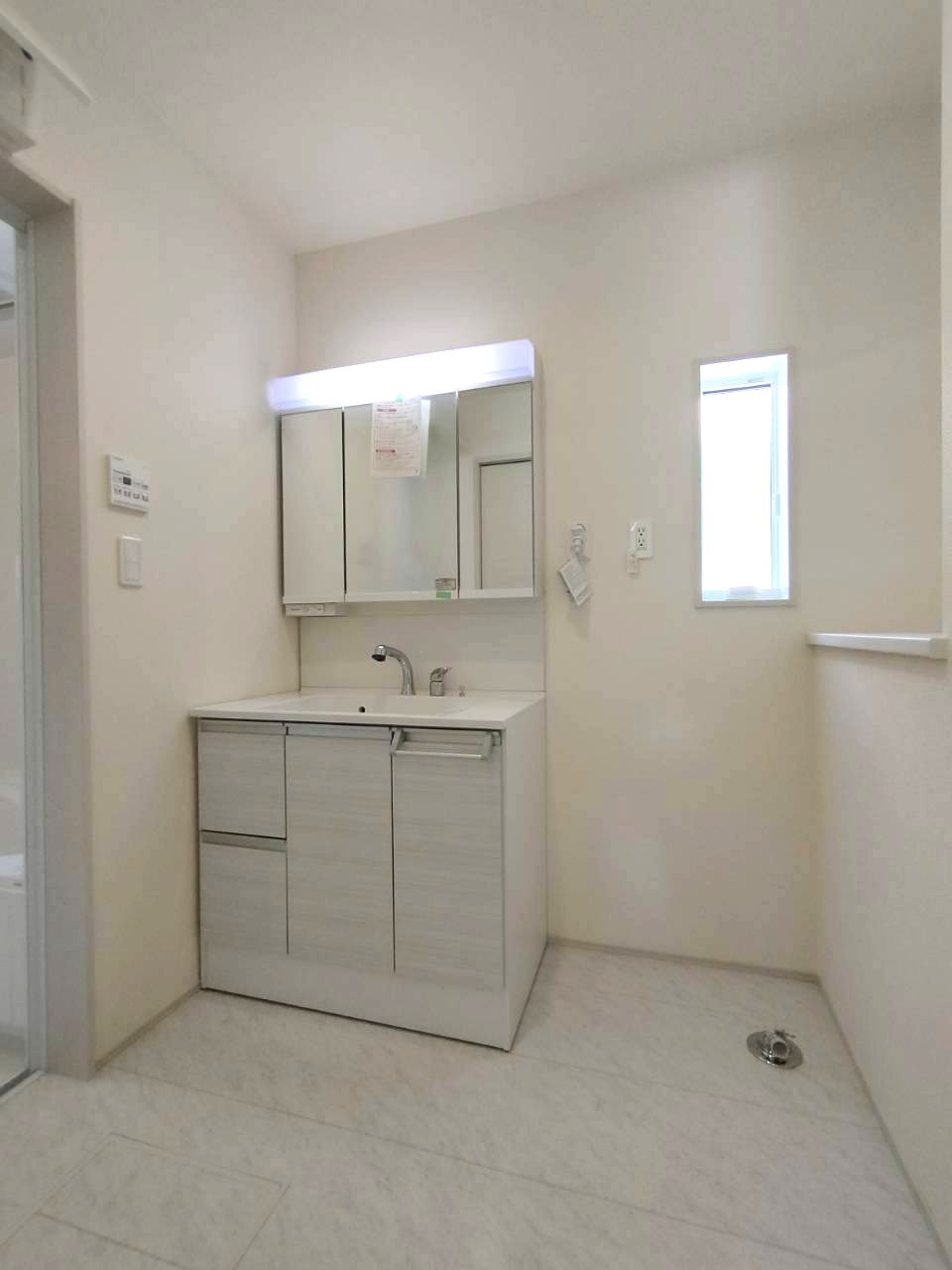 北葛飾郡松伏町　松伏　新築戸建　全5棟の洗面所|忙しい朝には欠かせない洗面所です