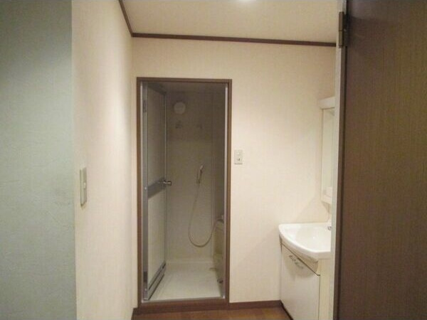 第一中央ビルディングの洗面所|脱衣スペースもあります