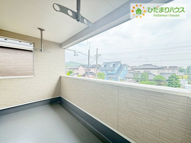 いわき市平下平窪第6　新築戸建　1号棟のバルコニー|お布団など大きいものも、充分に干せる広さがございます。人気のベランピングも楽しめる広さ！自宅のアウトドア空間でゆったり過ごせます。