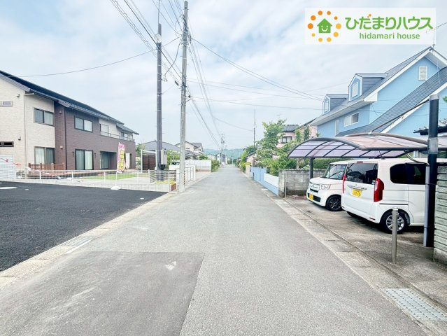いわき市平下平窪第6　新築戸建　1号棟の前面道路含む現地写真|周辺は緑も多く、スーパーやドラックストアも近い為、住環境良好です♪