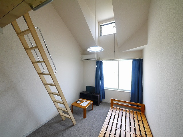 レオパレス法華寺の洋室