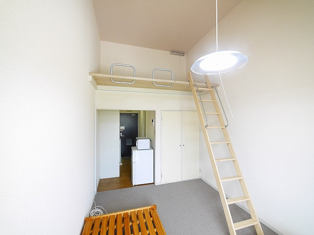 レオパレス法華寺の居間・リビング