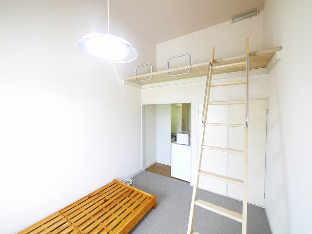 レオパレス法華寺の洋室