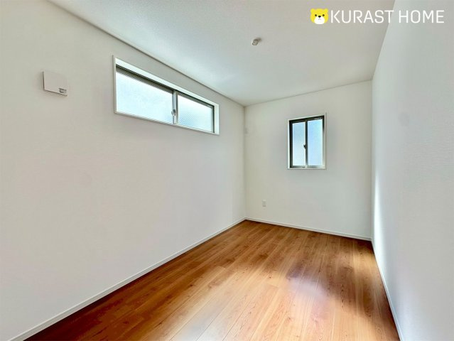 京都市西京区桂池尻町　新築戸建の洋室