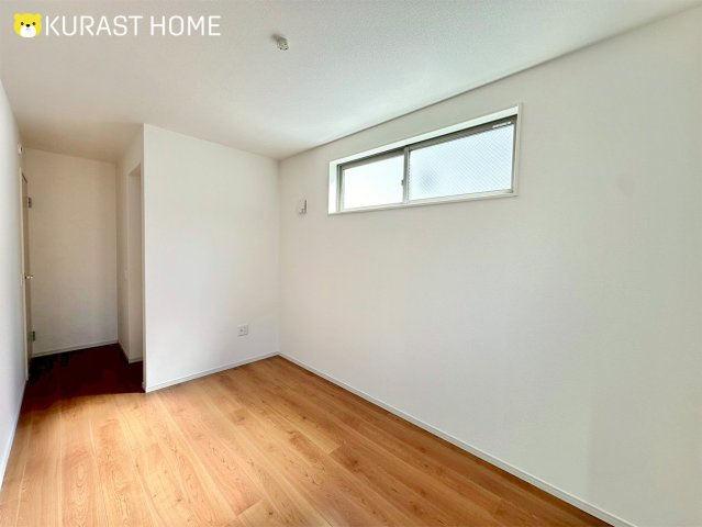 京都市西京区桂池尻町　新築戸建の洋室