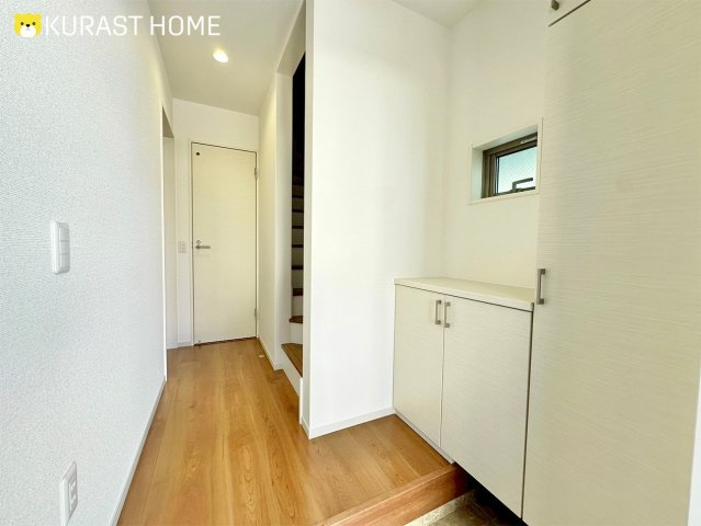 京都市西京区桂池尻町　新築戸建の玄関