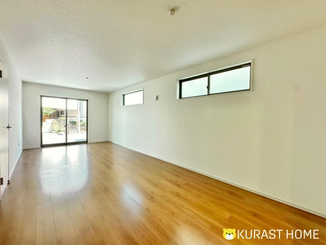 京都市西京区桂池尻町　新築戸建の居間・リビング