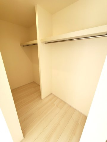 吉川市　保　新築戸建　全2棟　の洗面所|明るく清潔な洗面室で一日を気持ちよくスタート